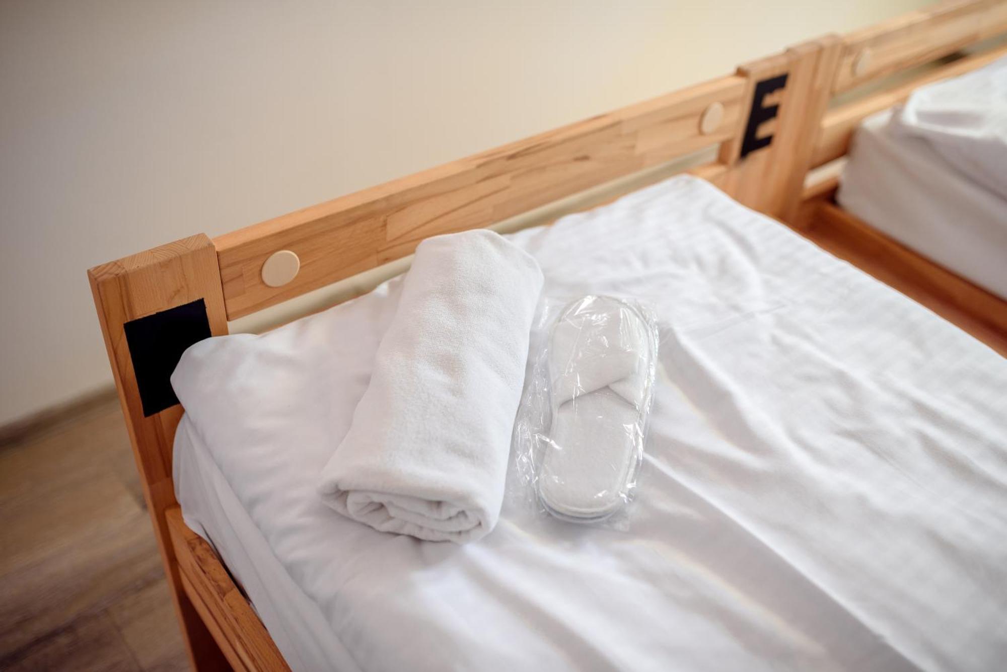 Privatzimmer (4 Betten) – eigenes Badezimmer
